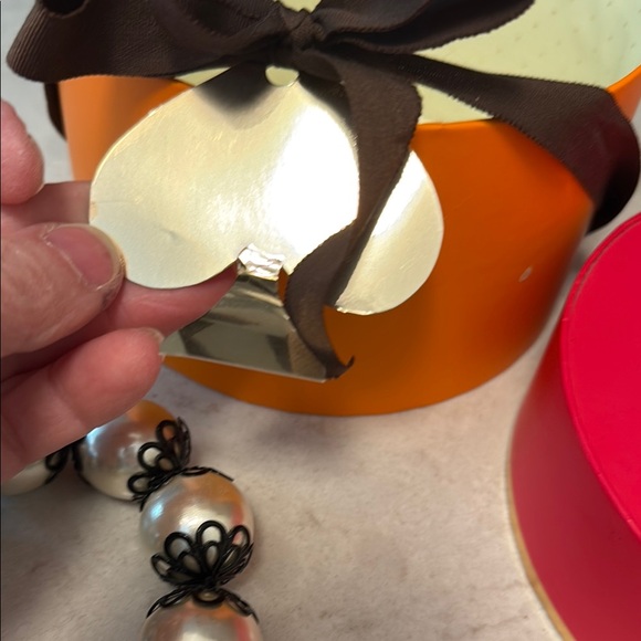 Kate Spade Large Pearl Beaded Necklace with black bow - Picture 4 of 9